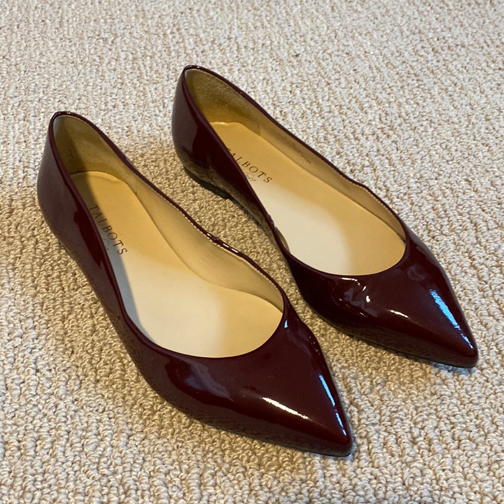Talbots 8.5 pointed toe patent flats wine burgundy color